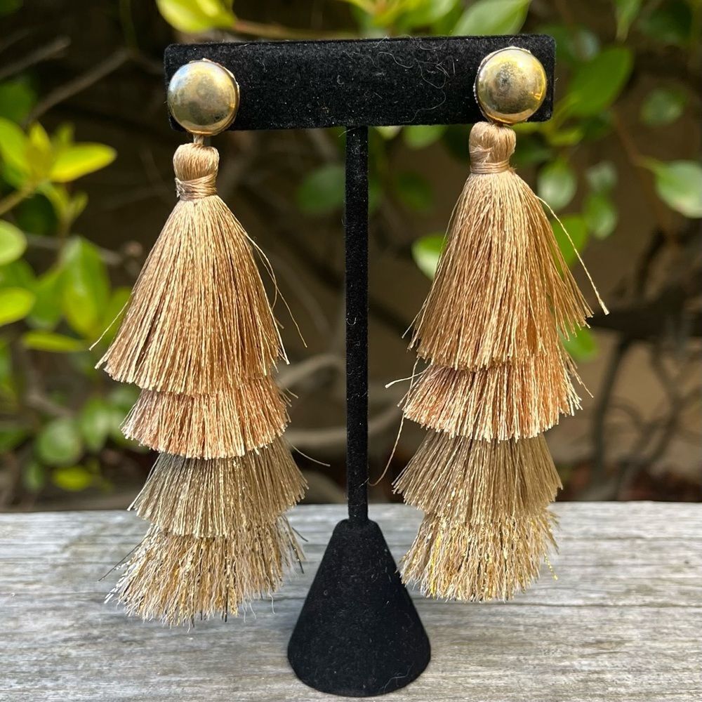 NWOT New SHASHI Anthroplogie Sia Gold Tiered Fringe Tassel Earrings